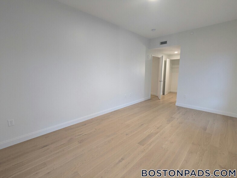 Building Photo - 55 Brighton Ave