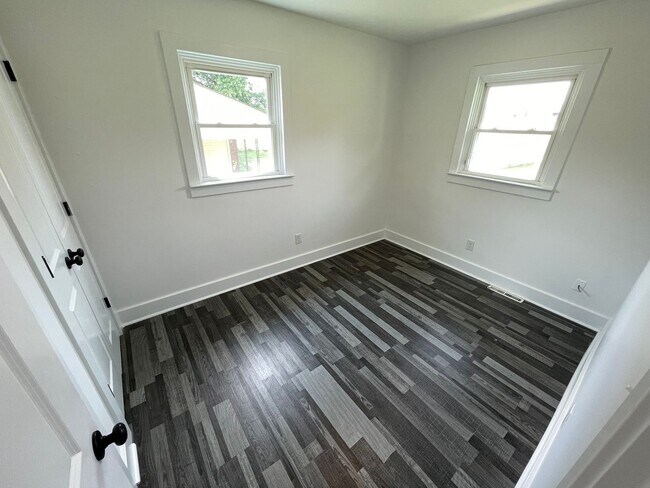 Building Photo - Updated 3BR Home on Rockbridge w/ Basement