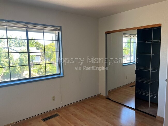 Building Photo - 293 Saybrook Way