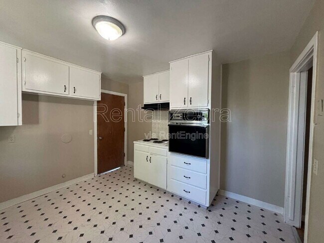 Building Photo - 1531 Marguerite St