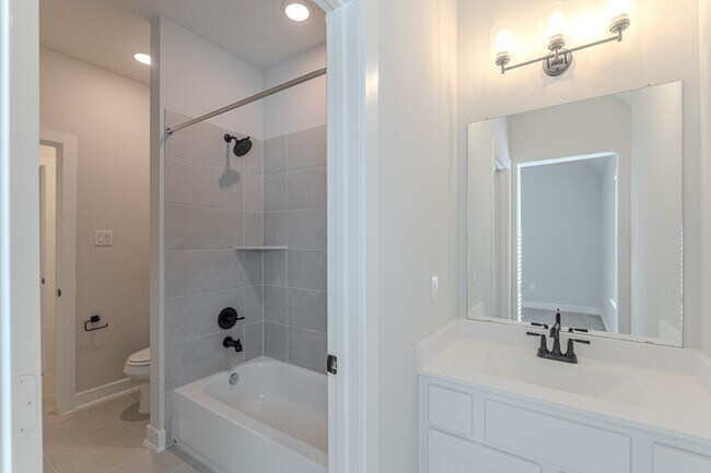 Building Photo - 119 Mockingbird Trails Dr