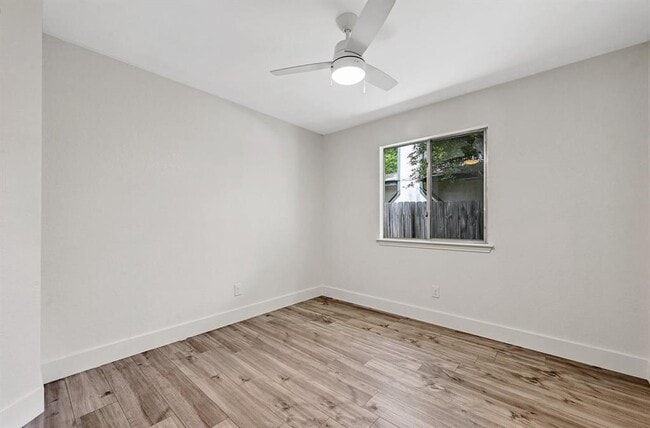 Building Photo - 10612 Watchful Fox Dr