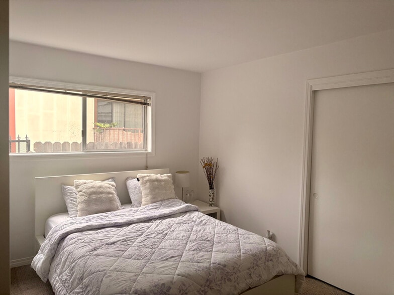 Building Photo - 2002 4th St