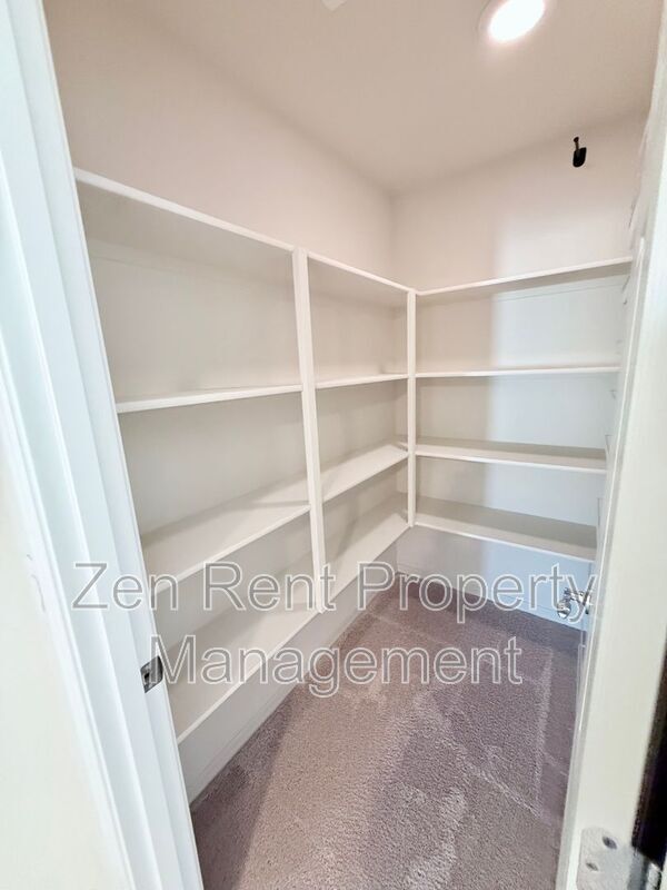 Building Photo - 32209 Daylight Dr