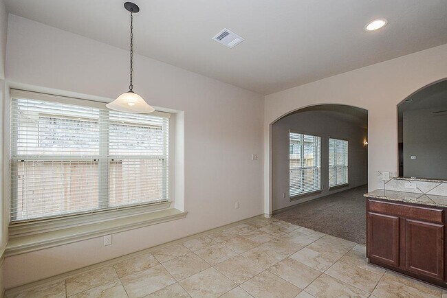 Building Photo - 2414 Argos Dr