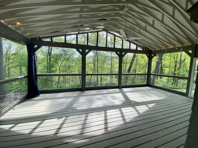 Building Photo - East AVL - Mid Century Modern Beauty in Bo...
