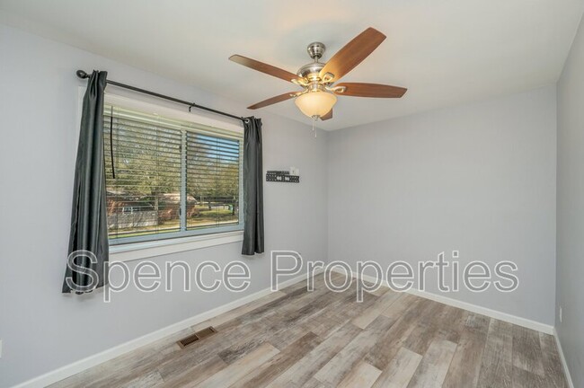 Building Photo - 710 Legion Dr