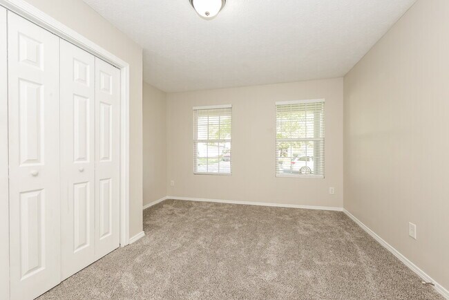 Building Photo - 5240 Sunsail Dr