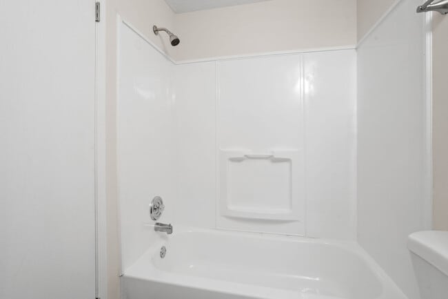 Building Photo - 2401 Greenwood Dr