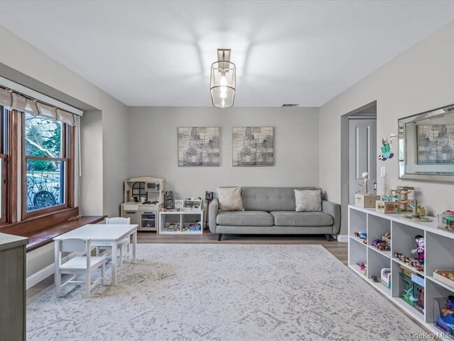 Building Photo - 54 Hidden Ridge Dr