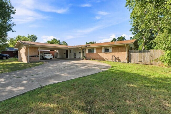 Building Photo - 2201 Lanier Dr