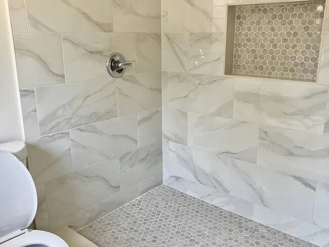 Building Photo - 201 Saturn Ln N