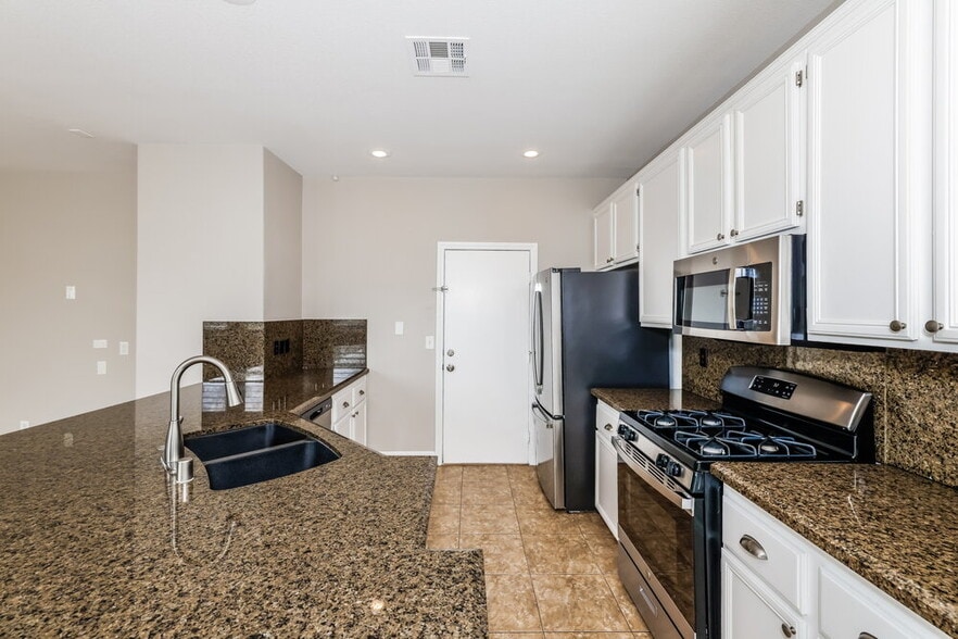 Building Photo - 3398 Jasmine Vine Ct