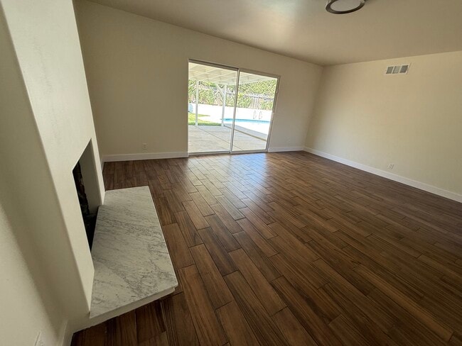 Building Photo - 6204 Avenida Ganso