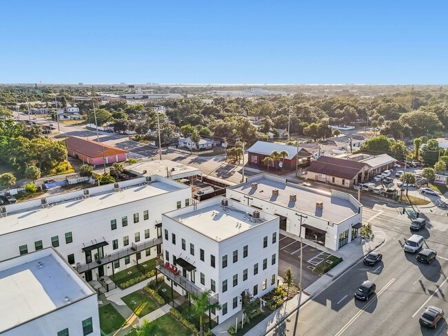 Building Photo - Modern Townhome For Lease in downtown St Pete and Warehouse Arts District
