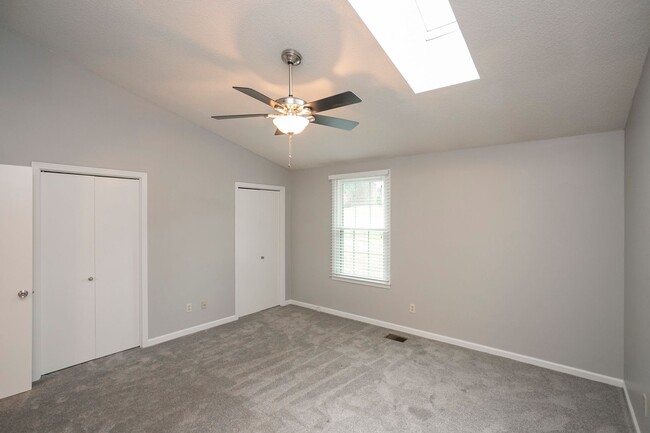 Building Photo - 127 Lakebrink Dr
