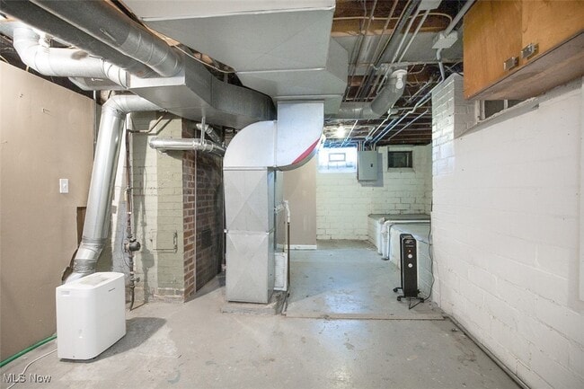 Building Photo - 1718 Maywood Rd