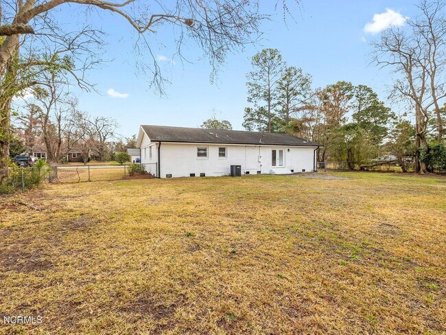 Building Photo - 113 N Crestwood Dr