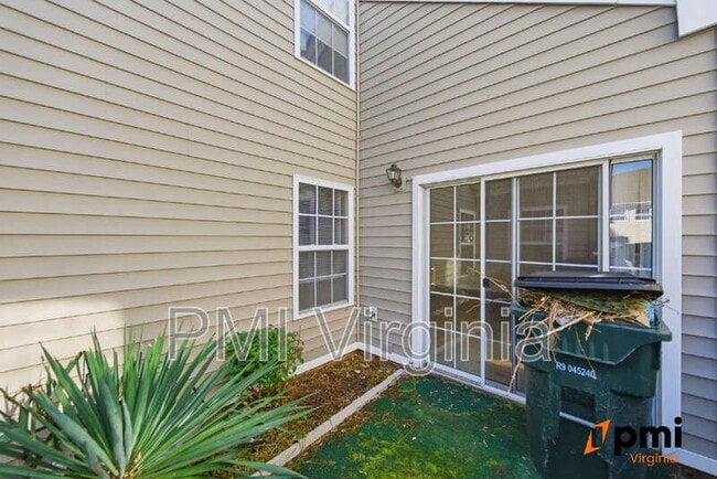 Building Photo - 1002 Nicklaus Dr