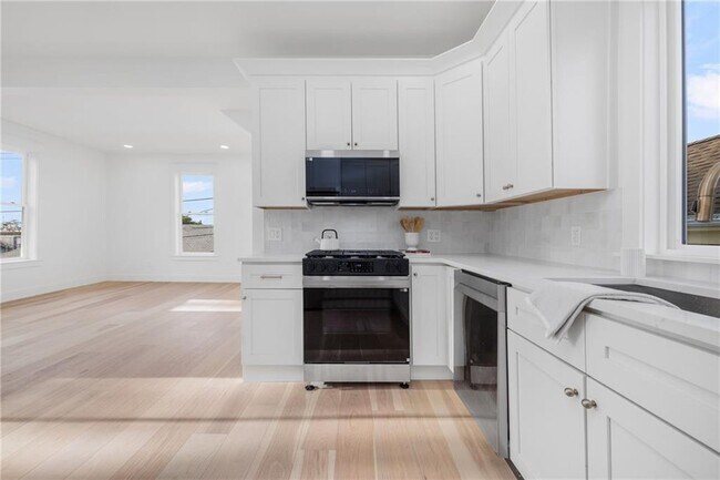 Building Photo - 7 Sheffield Ave