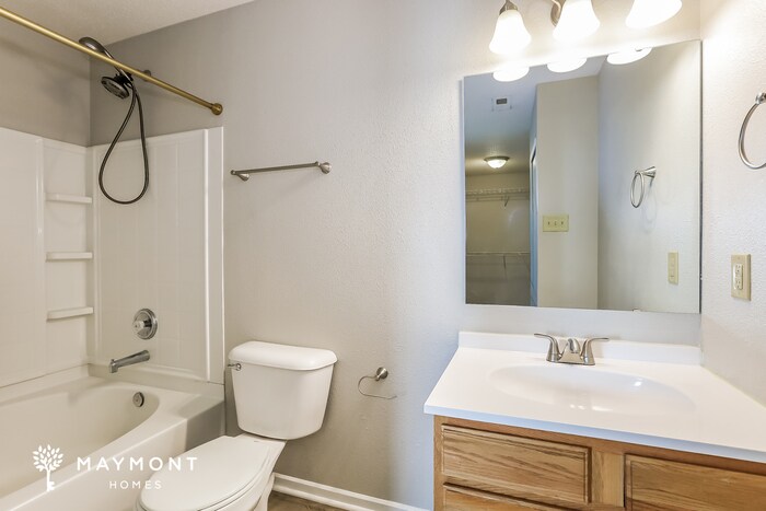 Building Photo - 824 Olmsted Dr