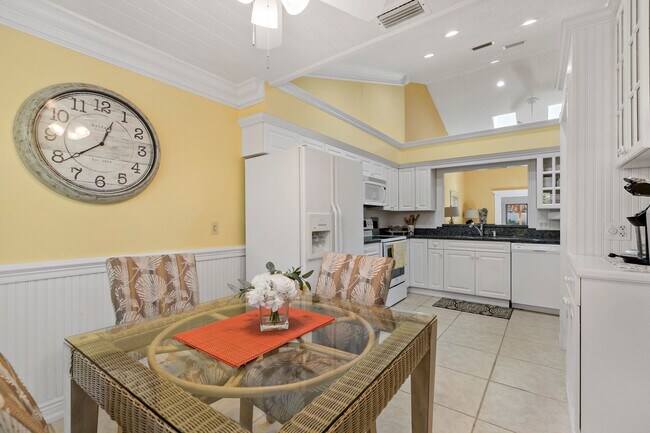 Building Photo - 470 9th Pl