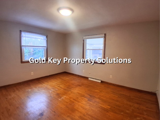 Building Photo - 1902 Rosemont Ave