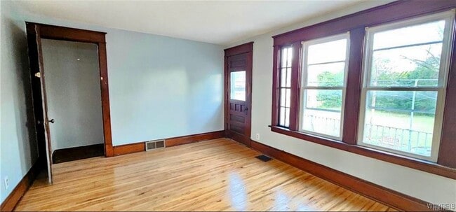 Building Photo - 320 Jewett Ave