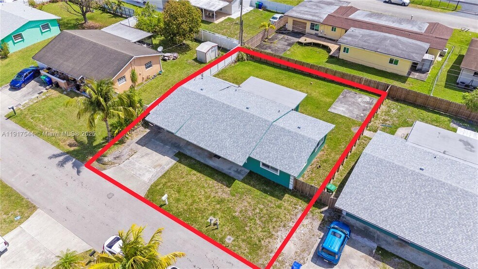 Building Photo - 1831 SW 97th Ter