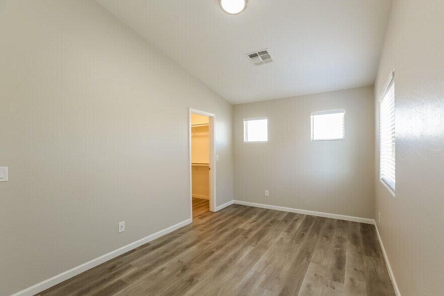 Building Photo - 7224 S 56th Ln