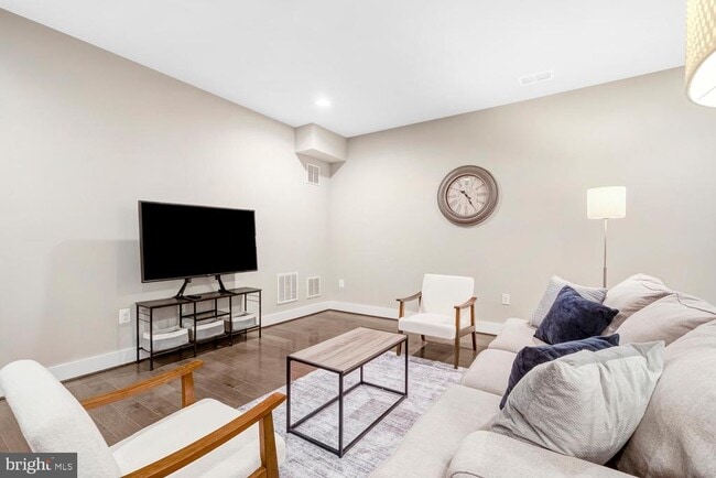 Building Photo - 7770 Belvale Dr