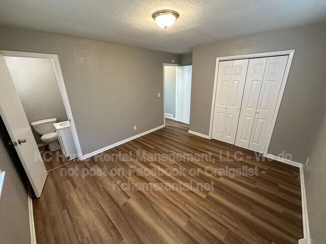 Building Photo - 515 S Forest Ave