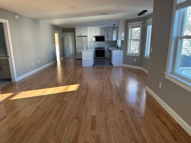 Building Photo - 60 Linden Ave