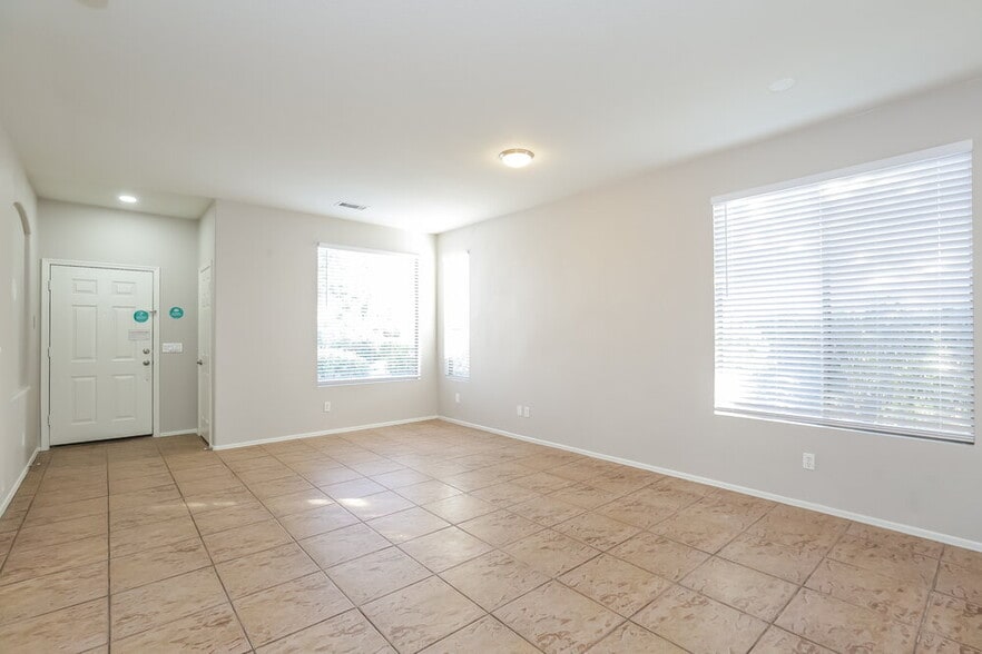 Building Photo - 6651 W Townley Ave