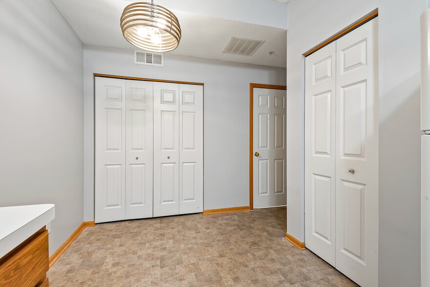 Building Photo - 5020 Holly Ln N