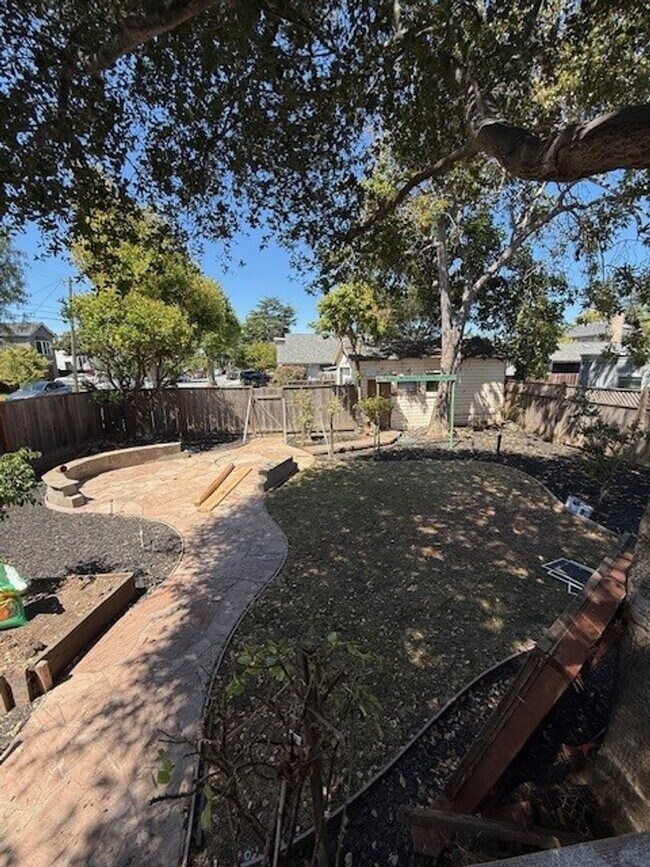 Building Photo - Burlingame Charming One-Bedroom Home  Open Saturday 3:30pm