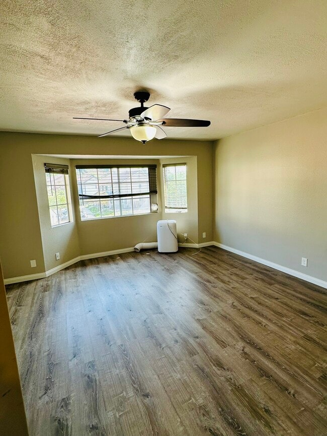Building Photo - 2089 Manzana Way