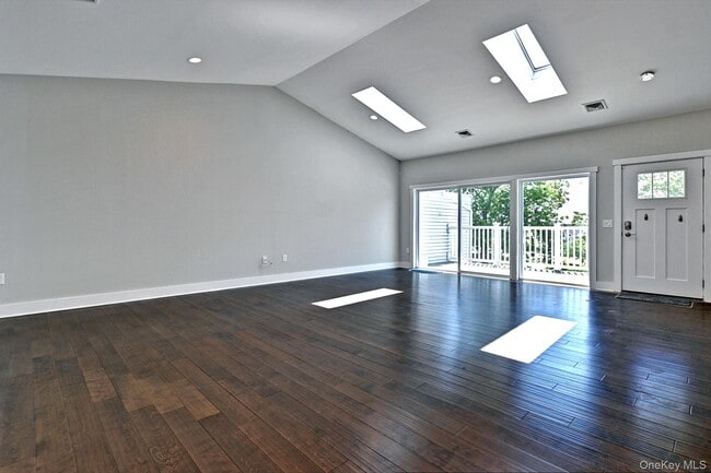 Building Photo - 44 Fox Hill Dr
