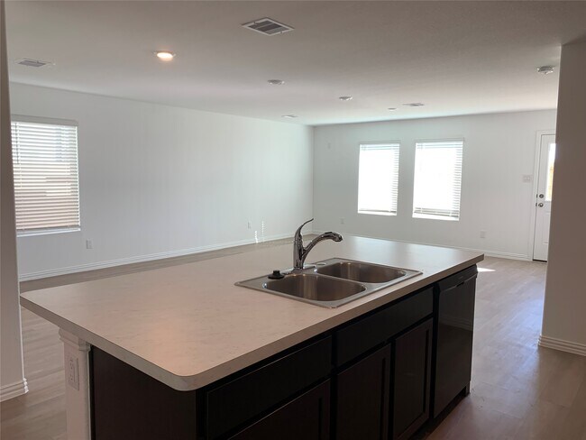 Building Photo - 18118 Rockvine Dr