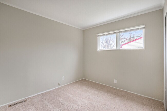 Building Photo - 1265 Westwood Dr