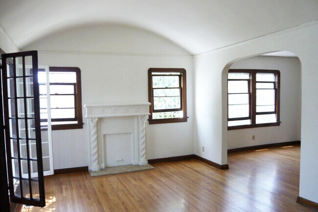 Building Photo - 465 N Alta Vista Blvd