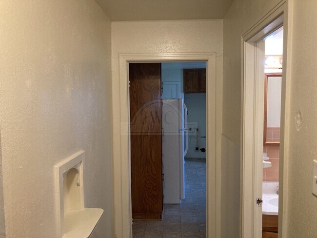 Building Photo - 1601 White