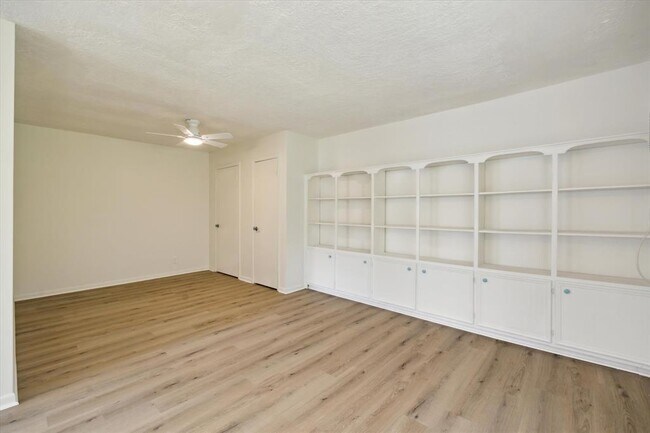 Building Photo - 25402 Lynbriar Ln