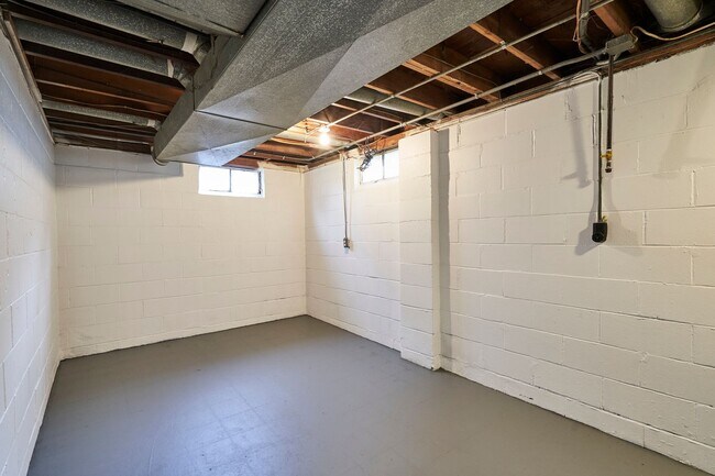 Building Photo - Charming 3-Bed Home with New Kitchen, Fresh Finishes & Big Backyard on a Quiet Dead-End Street