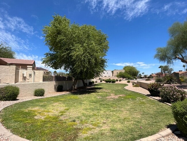 Building Photo - 2 Bedroom Townhome in the Stone Gate Commu...