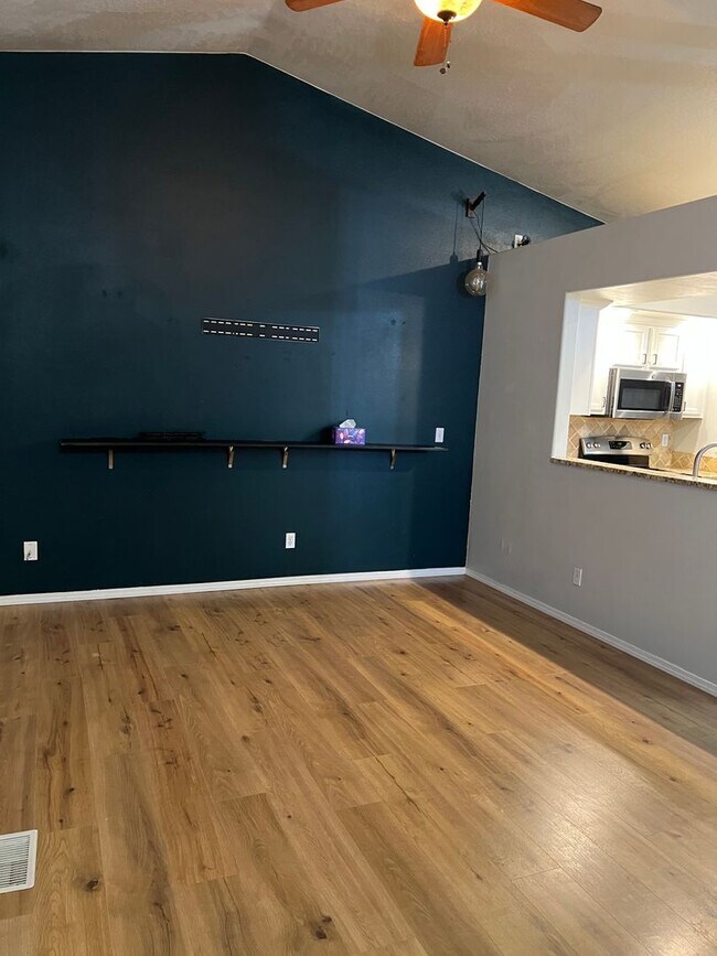 Building Photo - Welcome to this charming 3 bedroom, 2 bathroom home located in Nampa, ID.