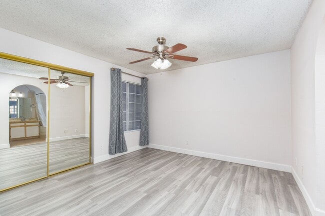 Building Photo - 3 Bedrooms Condo in a Guard Gated Summerlin Community