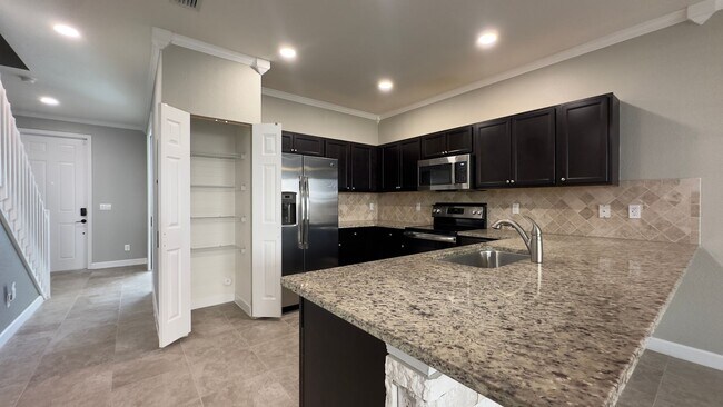 Building Photo - Charming 2-Bed Townhouse with on Ashley River Road!