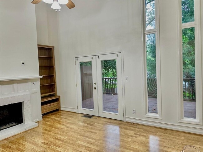 Building Photo - 835 Glendale Terrace NE