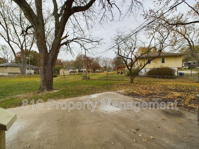 Building Photo - 8659 E 109 St